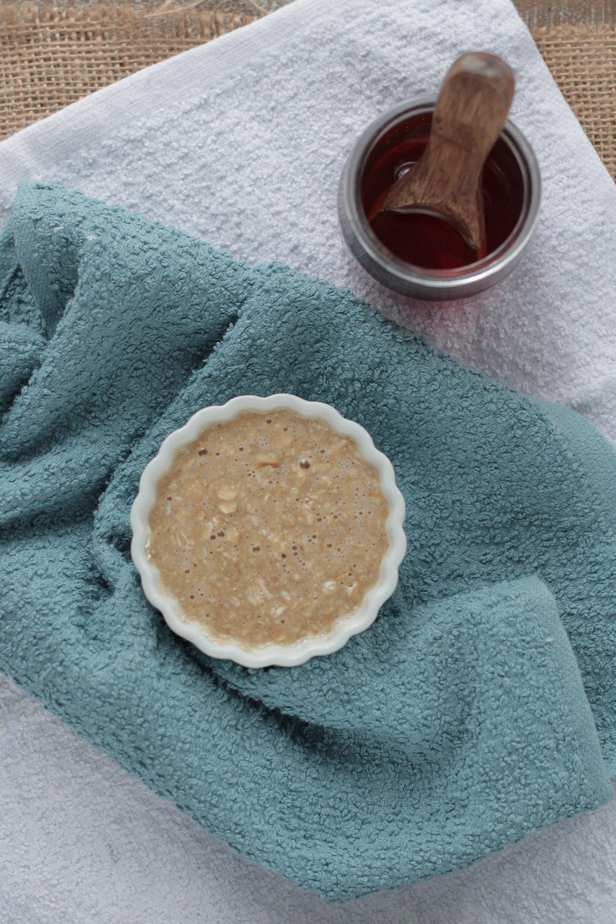 Fight acne naturally! This mask will reduce scars and fight-off unwanted pimples and blackheads for glowing skin! Homemade Honey Oatmeal Acne Mask
