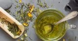 8 فوائد صحية للشاي الأخضر - تساعد على الاسترخاء ، مفيدة للعيون والمزيد